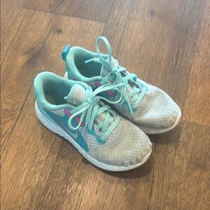 Nike Legend Teal and Pink Sneakers Lightweight Breathable Design